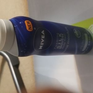 Nivea Foaming Silk Mousse Body Wash